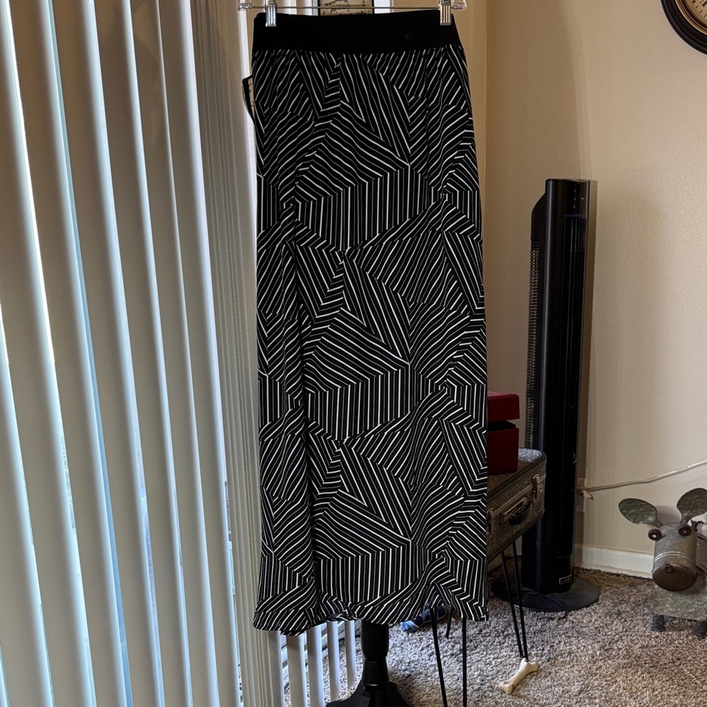 Worthington Black and White Geometric Maxi Skirt